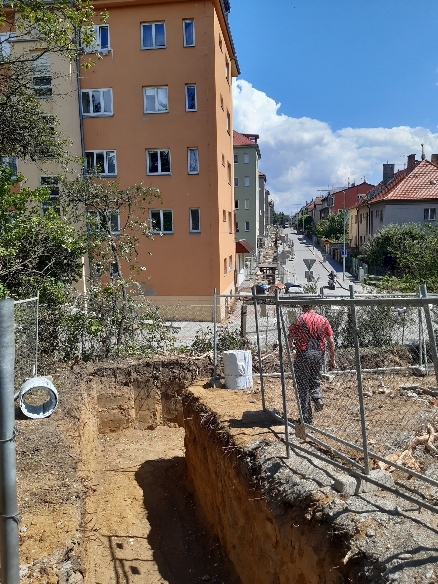 Náhrada starých parovodních rozvodů novým předizolovaným horkovodem